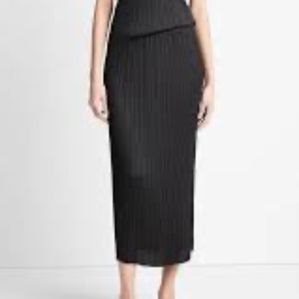 VINCE Pleated Satin Straight Pull-On Skirt.  BLACK COLOR SIZE M